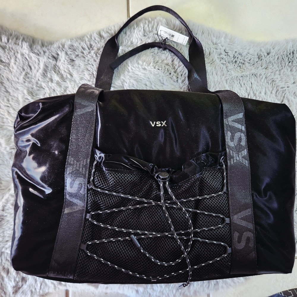 VSX Beautiful and Spacious Black Duffel Bag. FINAL PRICE 🖤 (ONLY 1 LEFT) - Picture 1 of 5